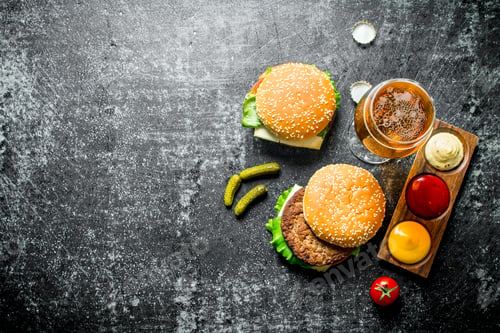 Preview: Burger with beer, sauces and gherkins.