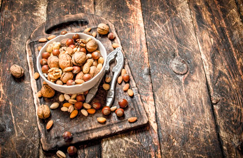 Preview: Nuts with Nutcracker in a bowl on the old Board.