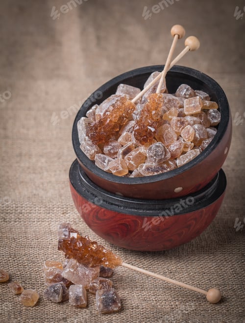 Preview: caramelized sugar in wooden bowl