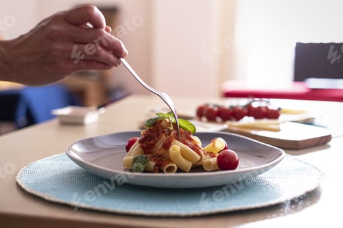 Preview: Selective focus shot of pasta with tomato sauce in the purple plate