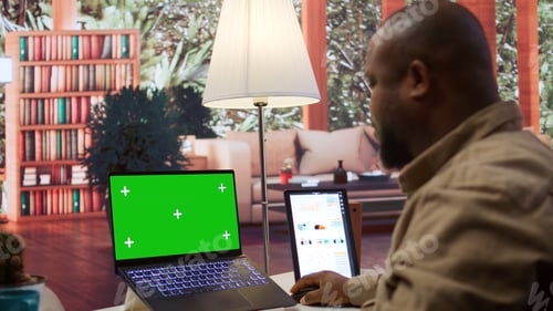 Preview: Financial adviser works with infographics next to a copy space mockup display