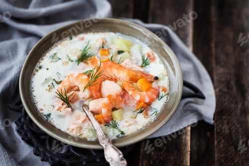 Preview: Hot salmon and shrimps cream soup