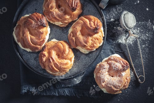 Preview: Small and fresh cream puffs with powdered sugar
