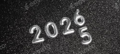 Visualização: Números prateados de 2026 em fundo preto cintilante, conceito de celebração de ano novo