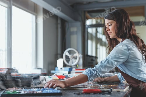 Preview: Young woman in workshop