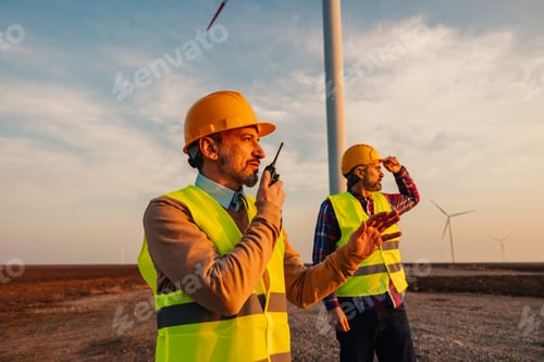 Preview: Maintenance engineer team working in wind turbine field