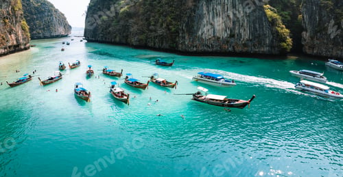 Preview: travel by longtail boat in Phi Phi islands