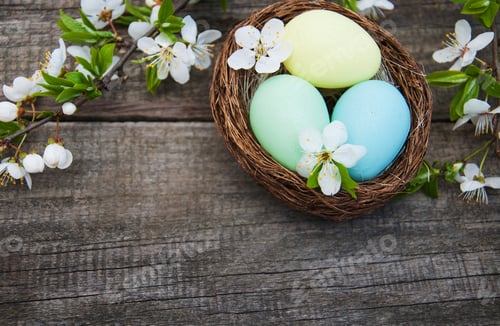 Preview: Easter eggs and spring blossom