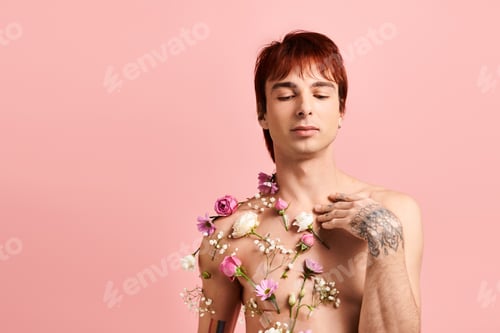 Preview: Inked warrior embracing flora