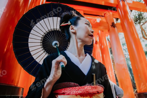 Preview: Beautiful japanese senior woman walking in the fushimi inari shrine in Kyoto