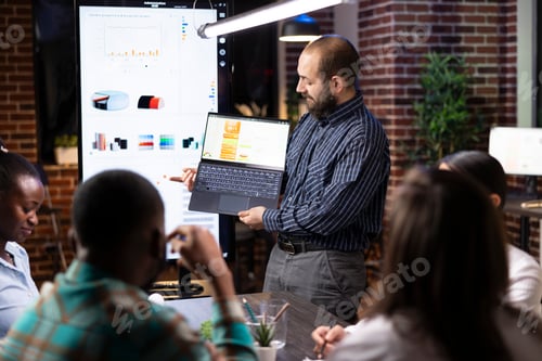 Preview: Male consultant presents business analytics