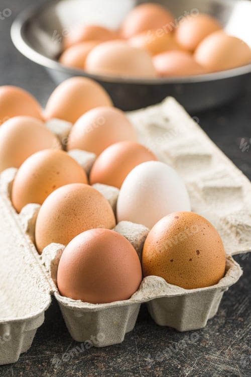 Preview: Raw chicken eggs.