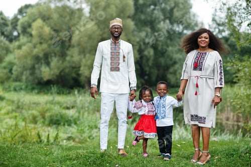 Preview: African family in traditional clothes