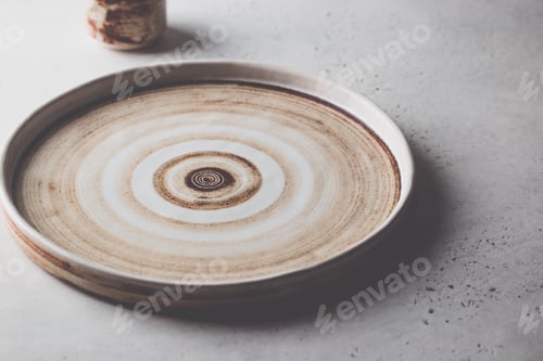 Preview: Empty plate and sauce bowl