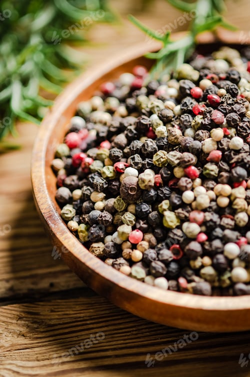 Preview: Peppercorn on rustic background.