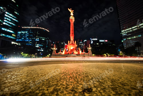 Preview: Ángel de la independencia in Mexico City at night.