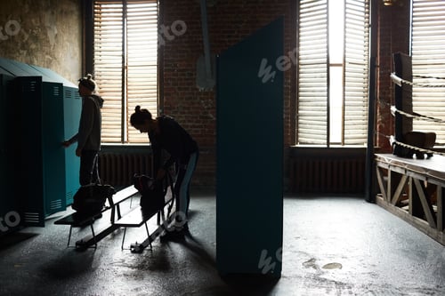 Preview: Dark Changing Rooms