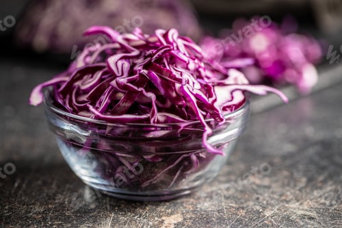 Preview: Sliced fresh red cabbage in bowl.
