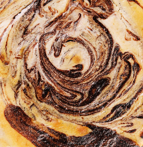 Preview: cake with cinnamon and chocolate on top view