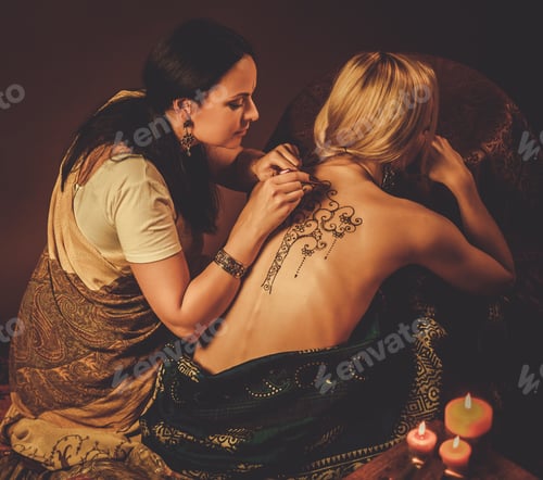 Preview: Drawing process of henna menhdi ornament on woman's back