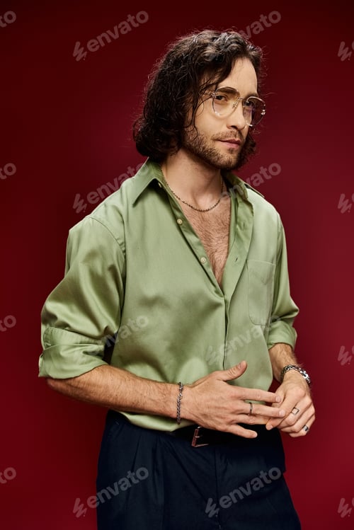 Preview: Stylish man in green shirt and black pants