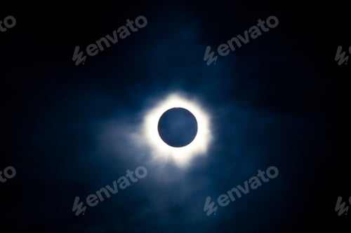 Preview: Total solar eclipse with visible corona