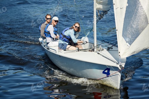 Preview: Calm men floating in ocean