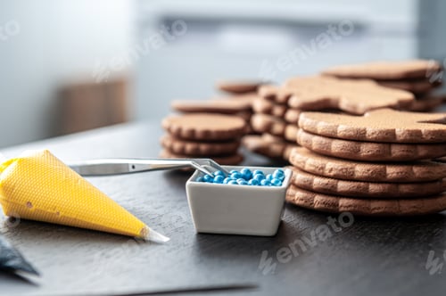 Preview: Pastry bags with cream for decorating gingerbread.