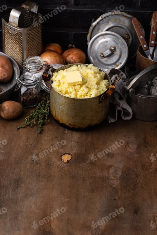 Preview: Mashed potato in old vintage pot