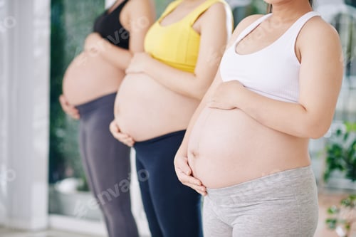 Preview: Pregnant women standing in row