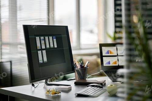 Preview: Office Space Showcasing Modern Workstation and Technology