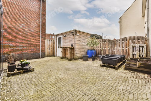 Preview: Neat patio with sitting area