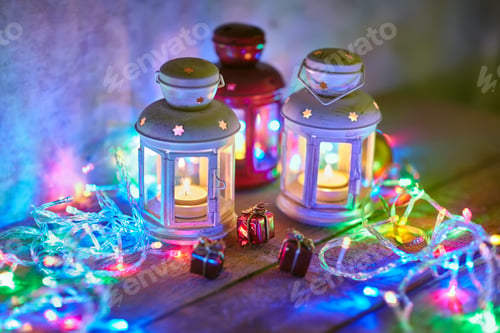 Preview: Festive Holiday Lanterns and Miniature Gift Box Decorations
