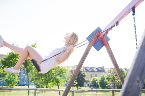 Preview: young blonde woman in the city