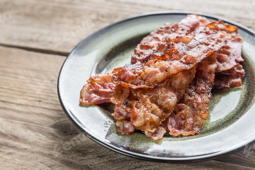 Preview: Stack of fried bacon strips on the plate