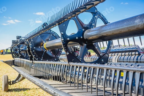 Preview: Large industrial mower for harvesting grain crops