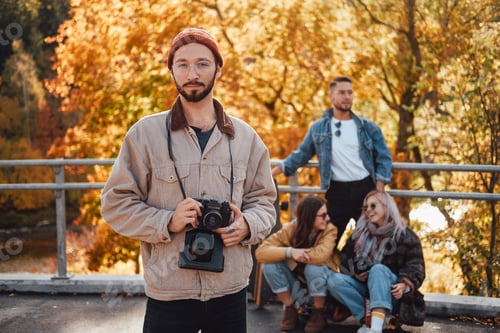 Preview: Bearded guy with camera in background of his friends