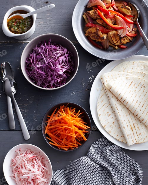 Preview: Chilli chicken fajitas with fresh raw vegetables