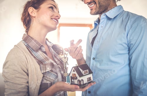 Preview: Young couple moving in into new apartment