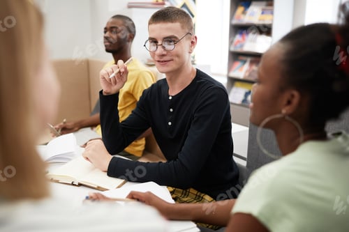 Preview: Group Discussion in College