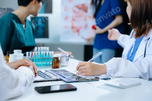 Visualização: Reunião da equipe médica e da equipe médica Consulta sobre o tratamento de doenças cardíacas