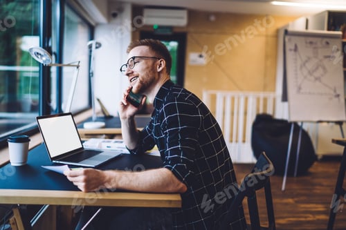 Preview: blank laptop computer with copy space area for web advertising