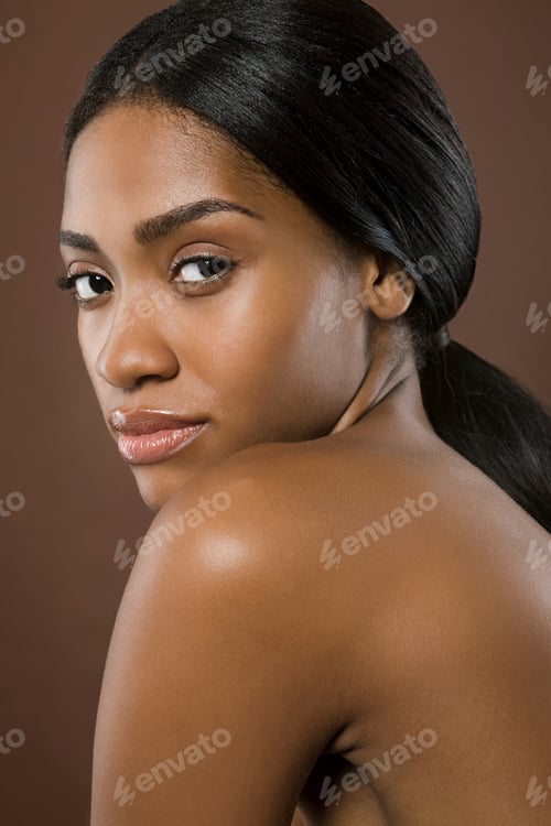 Preview: Serene beauty glances back