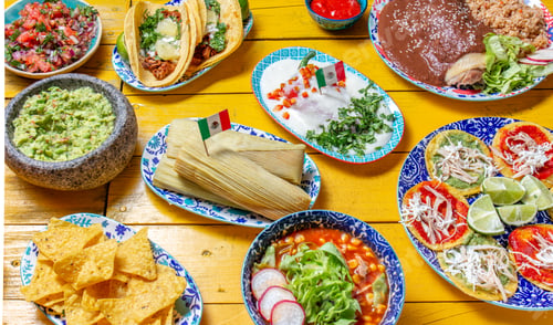 Preview: Mexican festive food for independence day independencia - Yellow background.