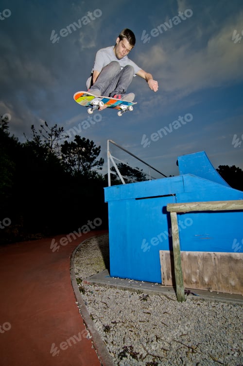Preview: Skateboarder flying