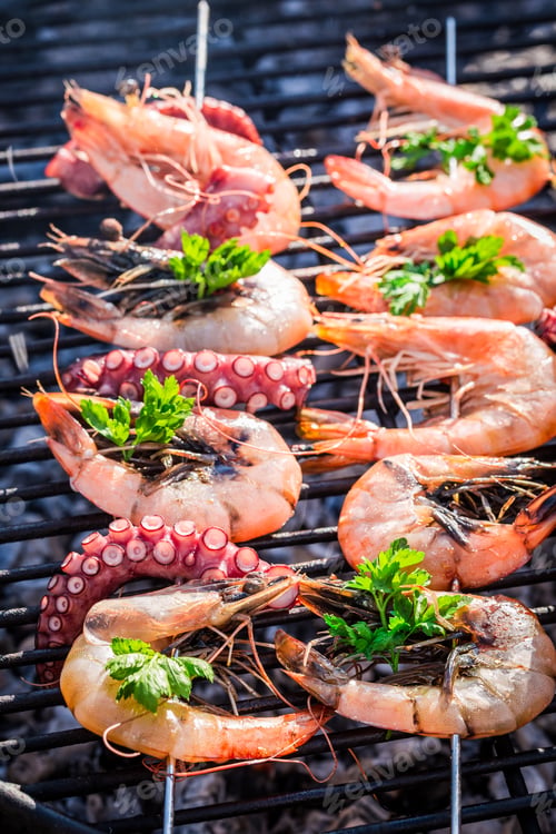 Preview: Grilling tasty seafood skewers with lemon and parsley