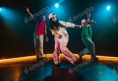 Preview: Group of hip hop dancer dancing together.