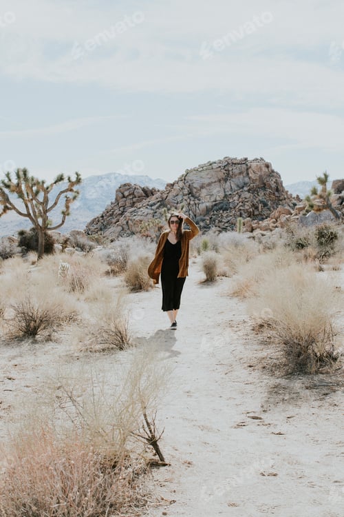 Preview: Portrait of a woman walking in the desert
