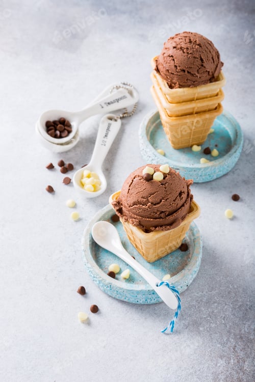 Preview: Waffle cups with chocolate ice cream