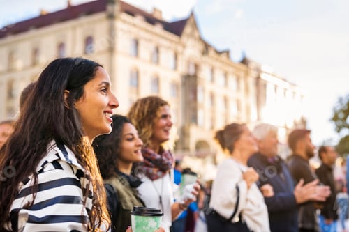Preview: Female friends during festival